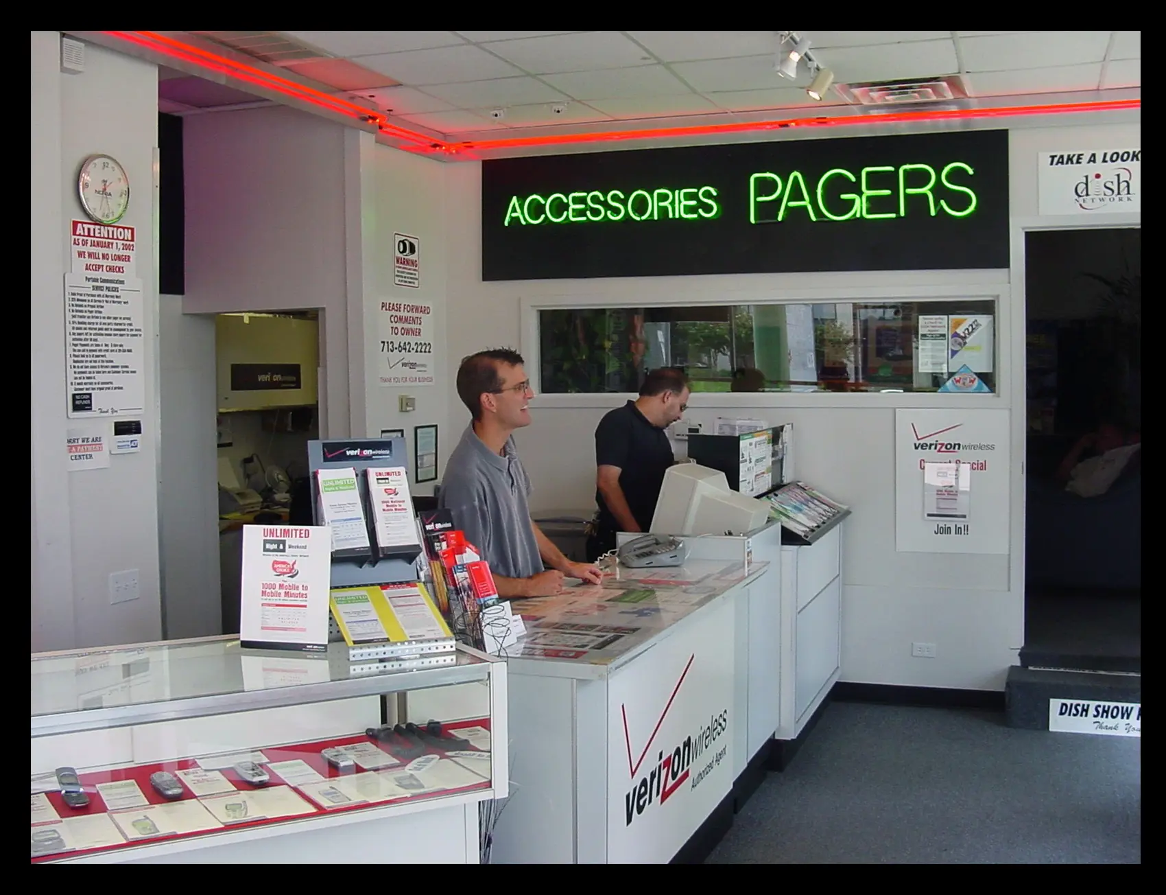Beltway store with phone number signage